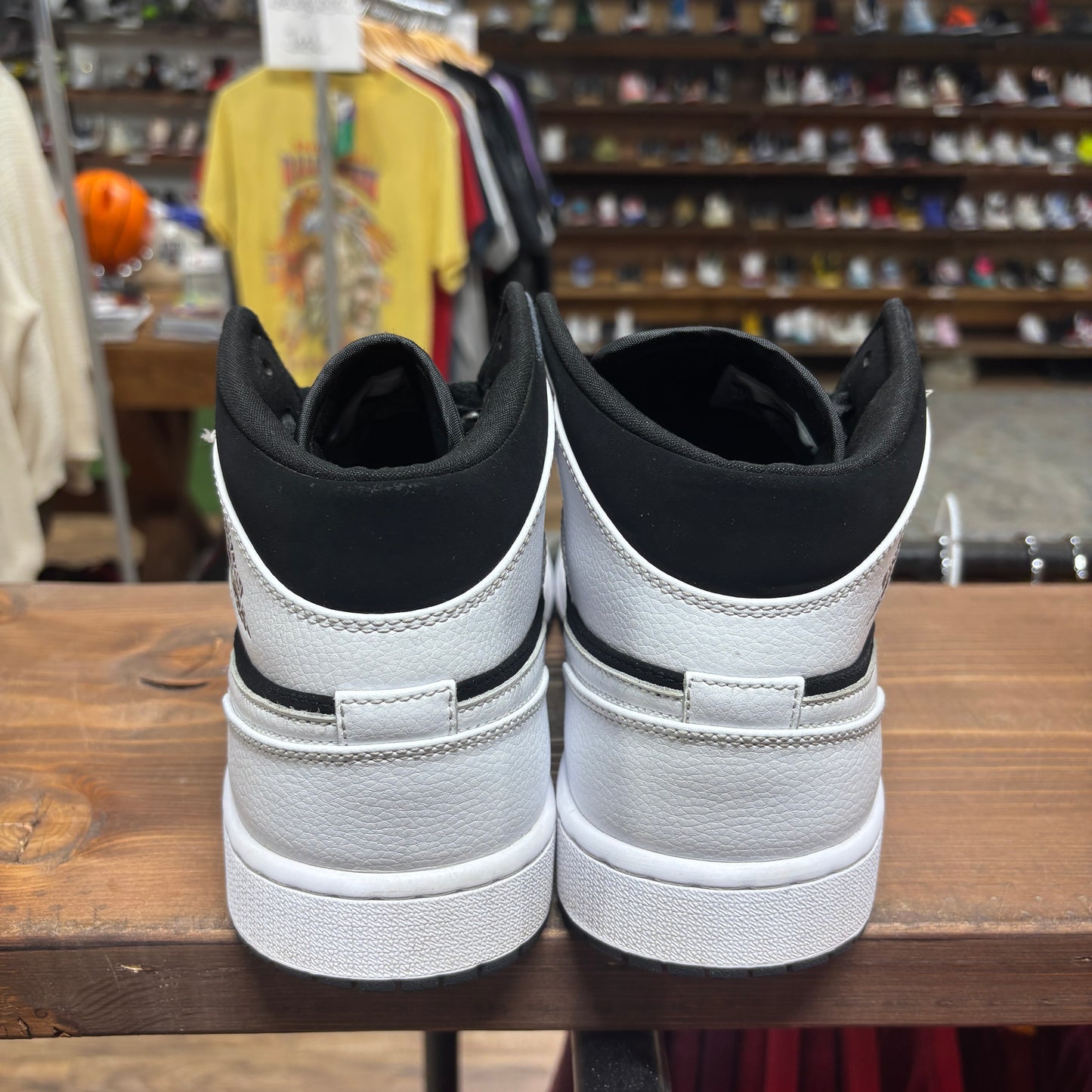 Jordan 1 Mid 'Tuxedo' Size 11