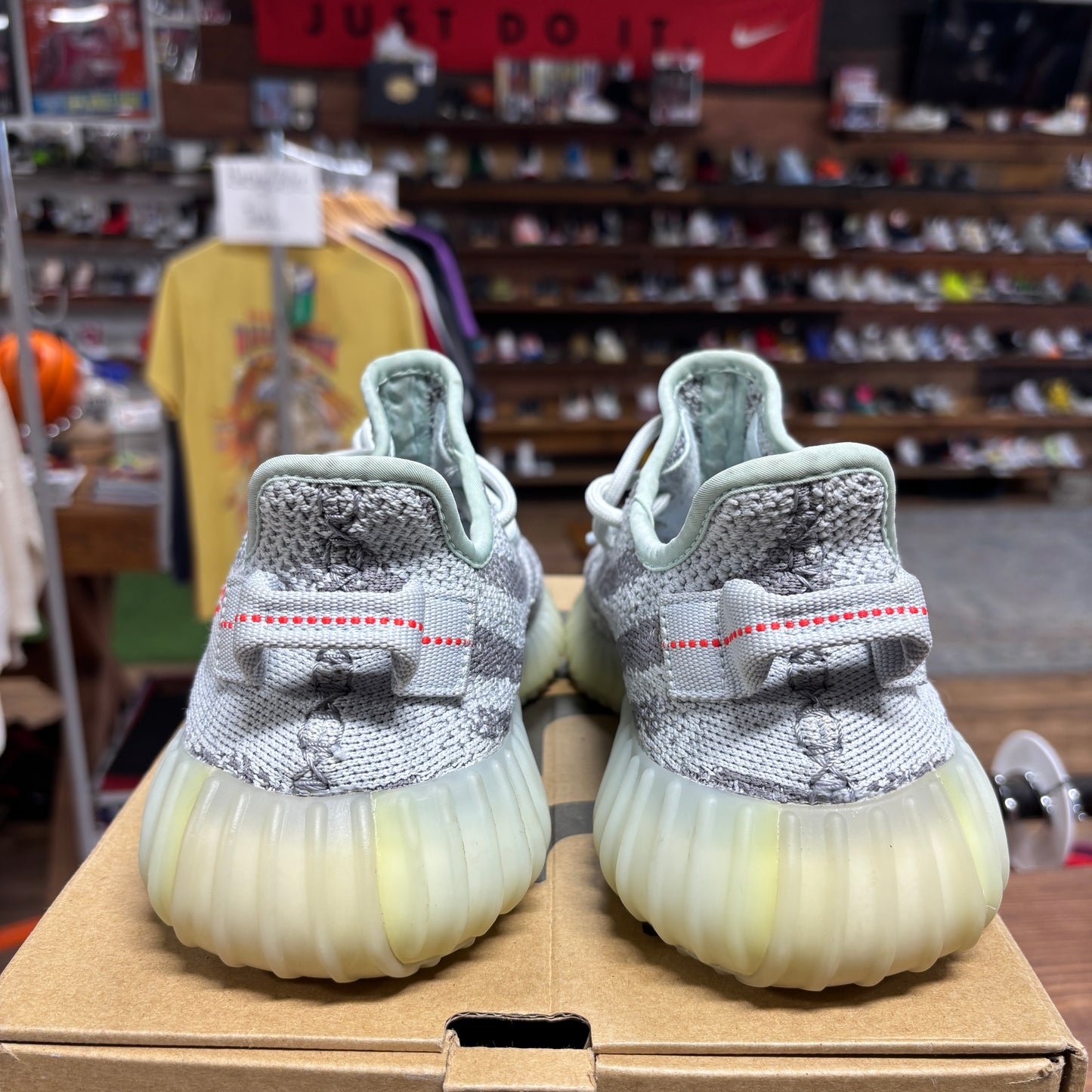 Yeezy 350 v2 'Blue Tint' Size 6