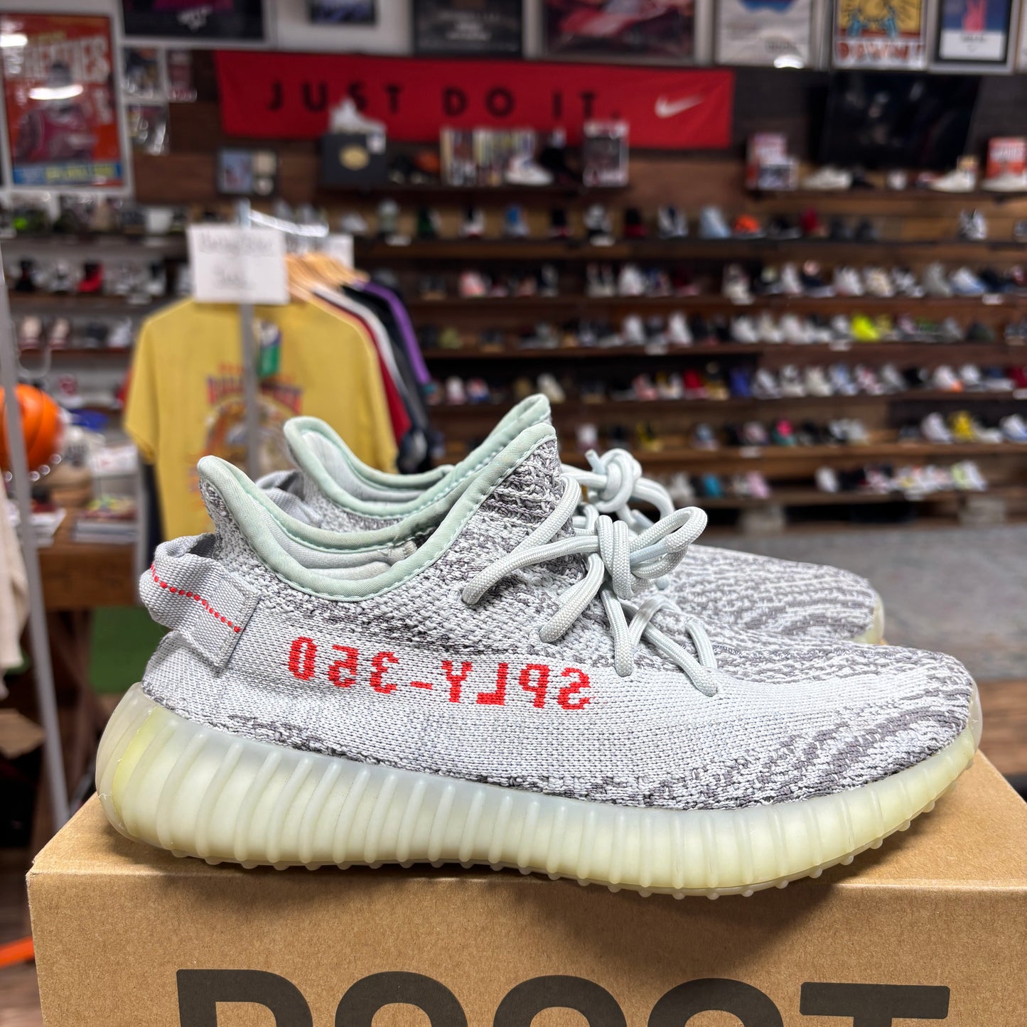 Yeezy 350 v2 'Blue Tint' Size 6