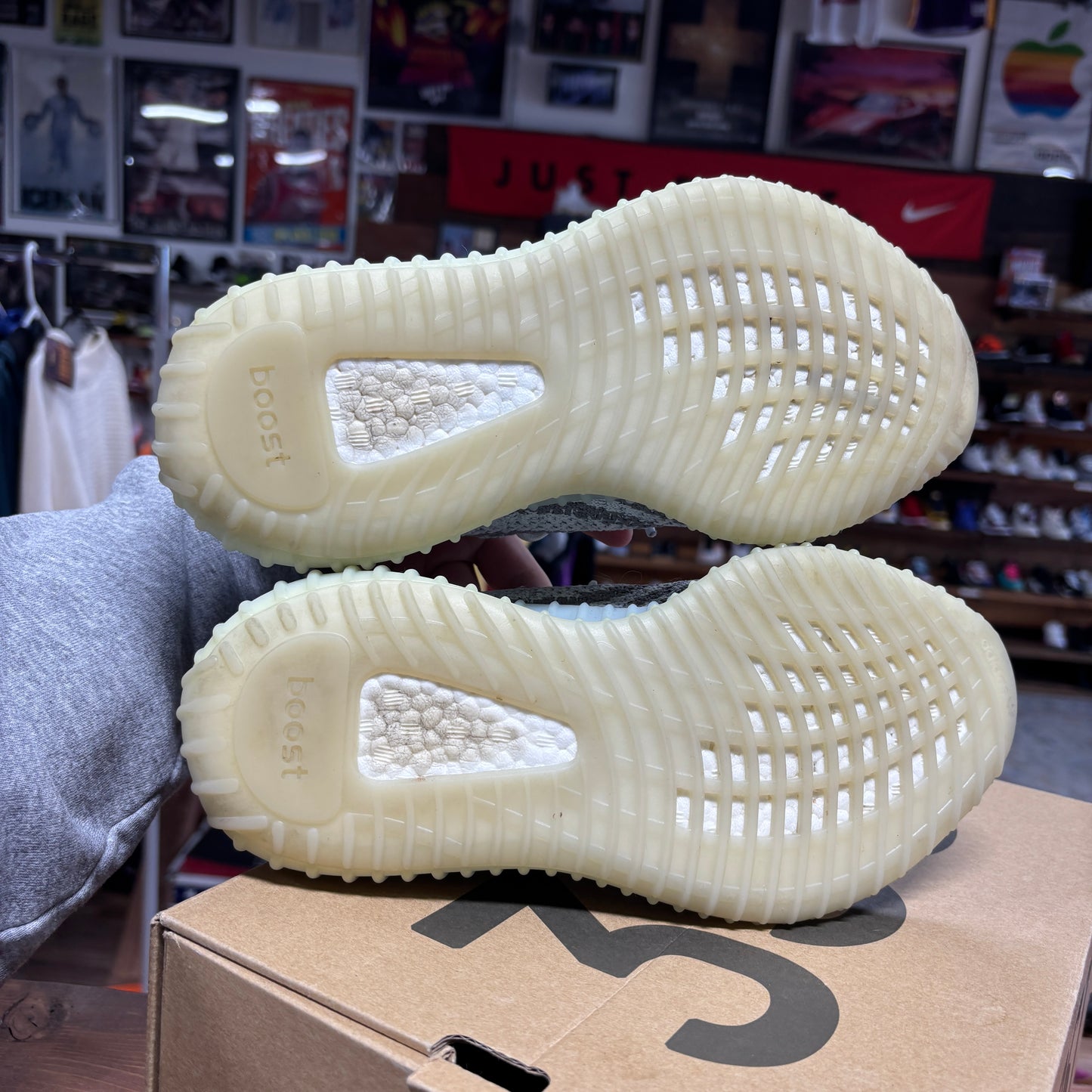 Yeezy 350 v2 'Blue Tint' Size 6