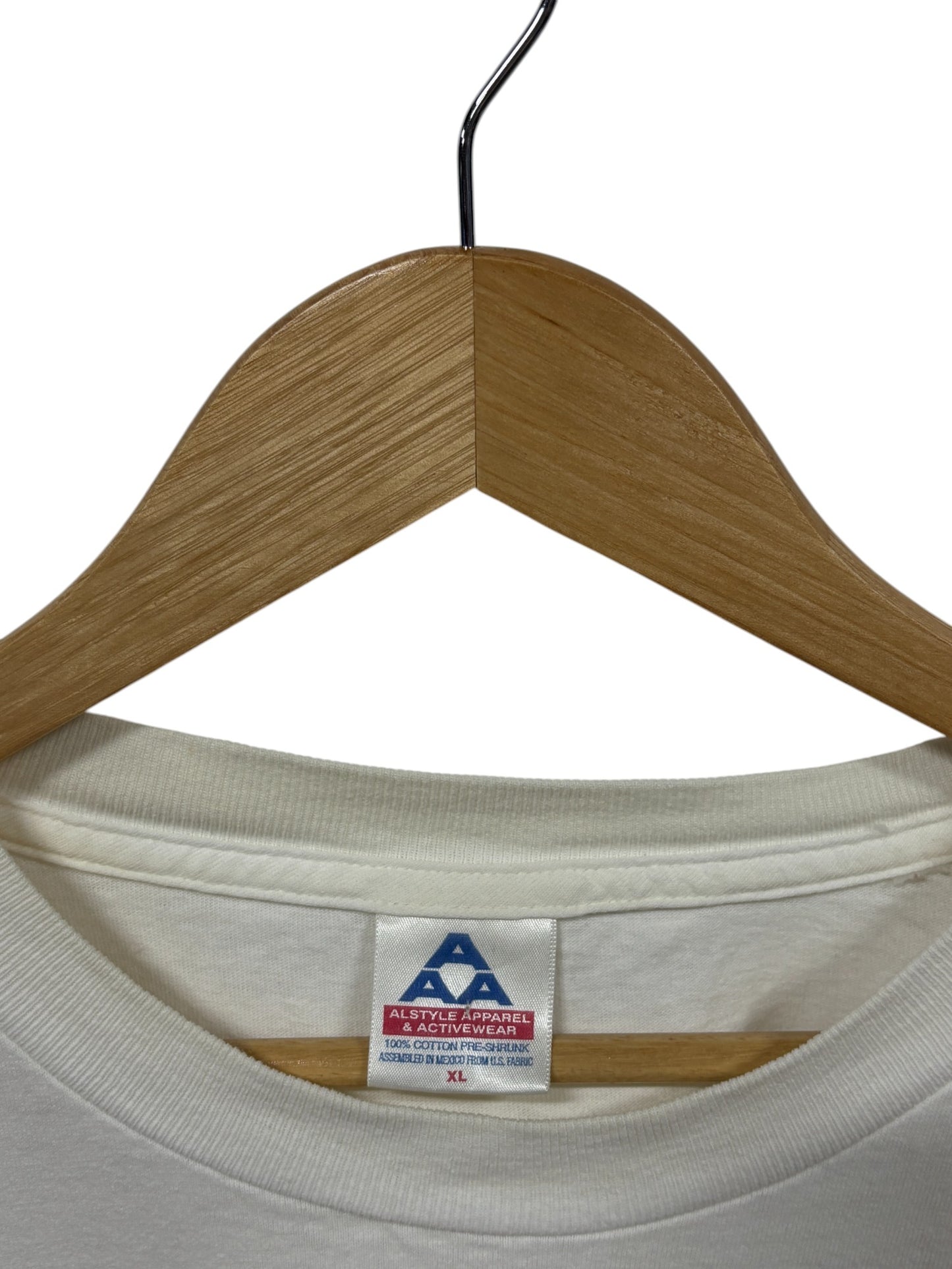 Vintage 00's B104 Catch the Buzz Graphic Tee Size XL