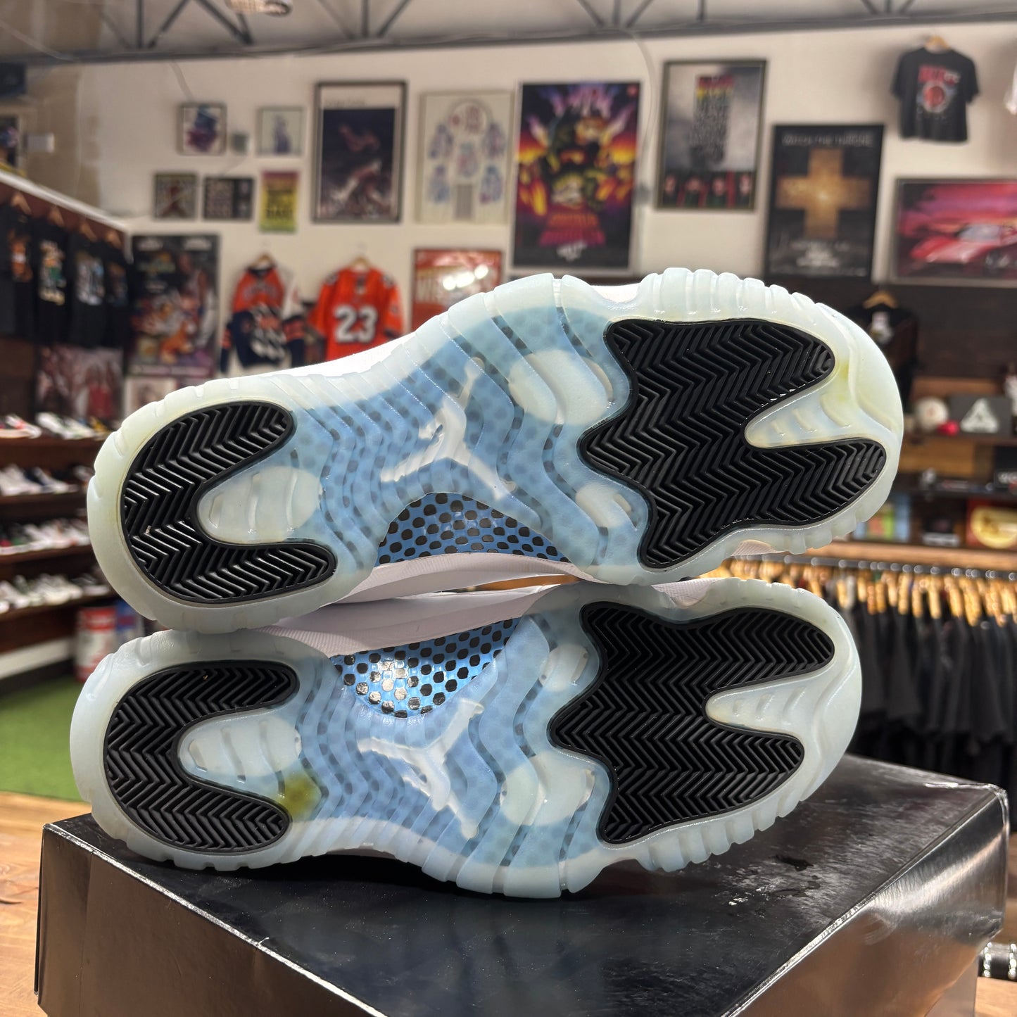 Jordan 11 'Legend Blue' Size 10