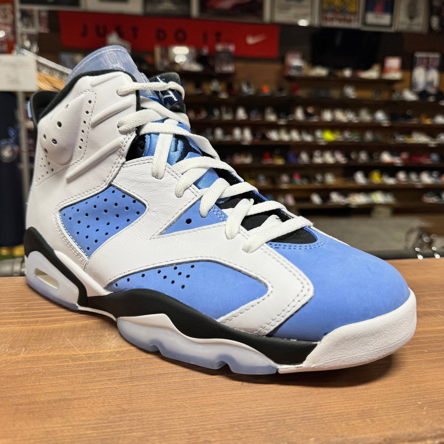 Jordan 6 'UNC' Size 9 (DS)