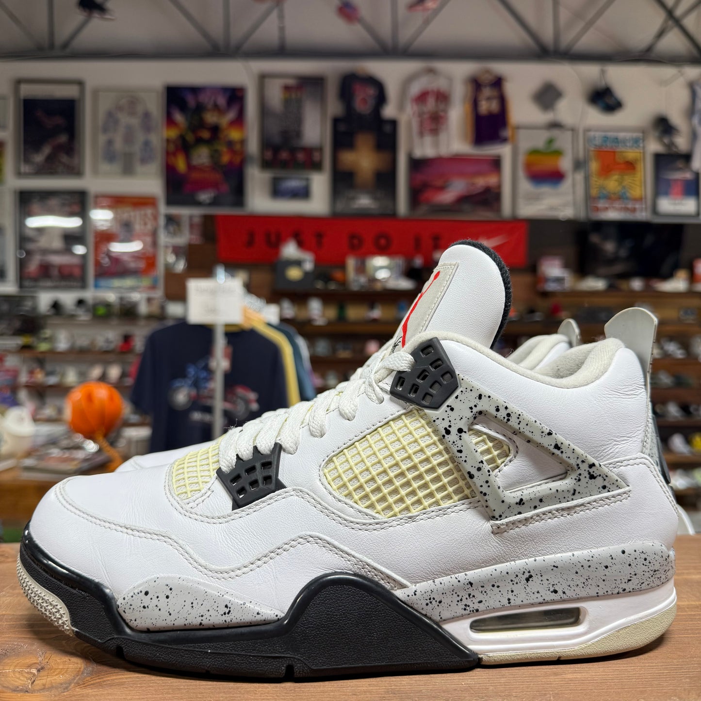 Jordan 4 'White Cement (2016)' Size 9