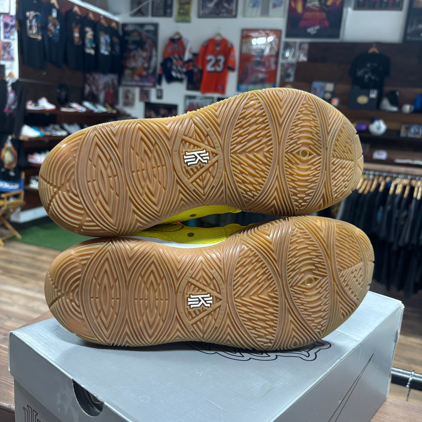 Nike Kyrie 5 'Spongebob Squarepants' Size 12