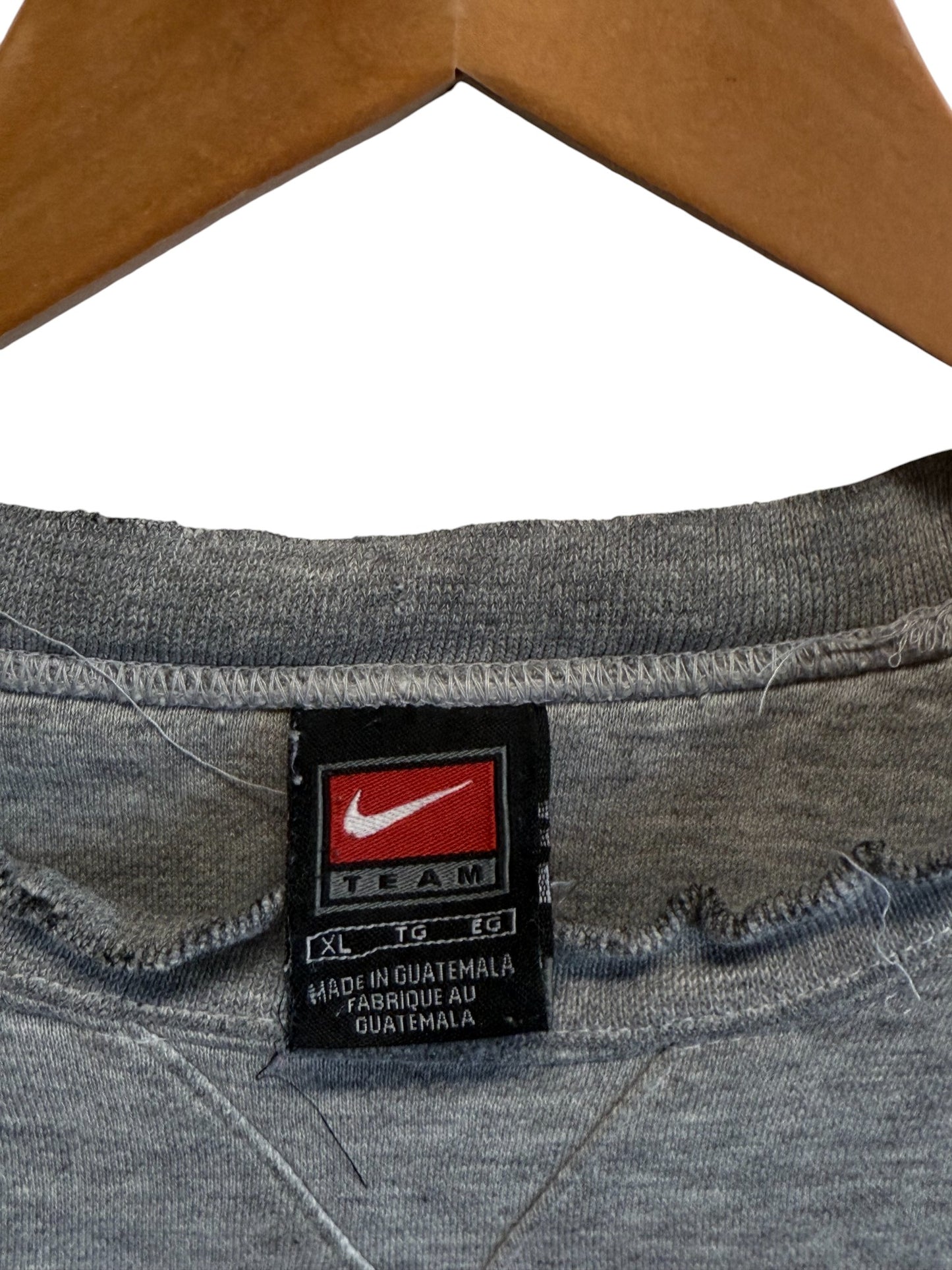 Vintage Y2K Nike Iowa Hawkeyes Basketball Distressed Sweater Size XL