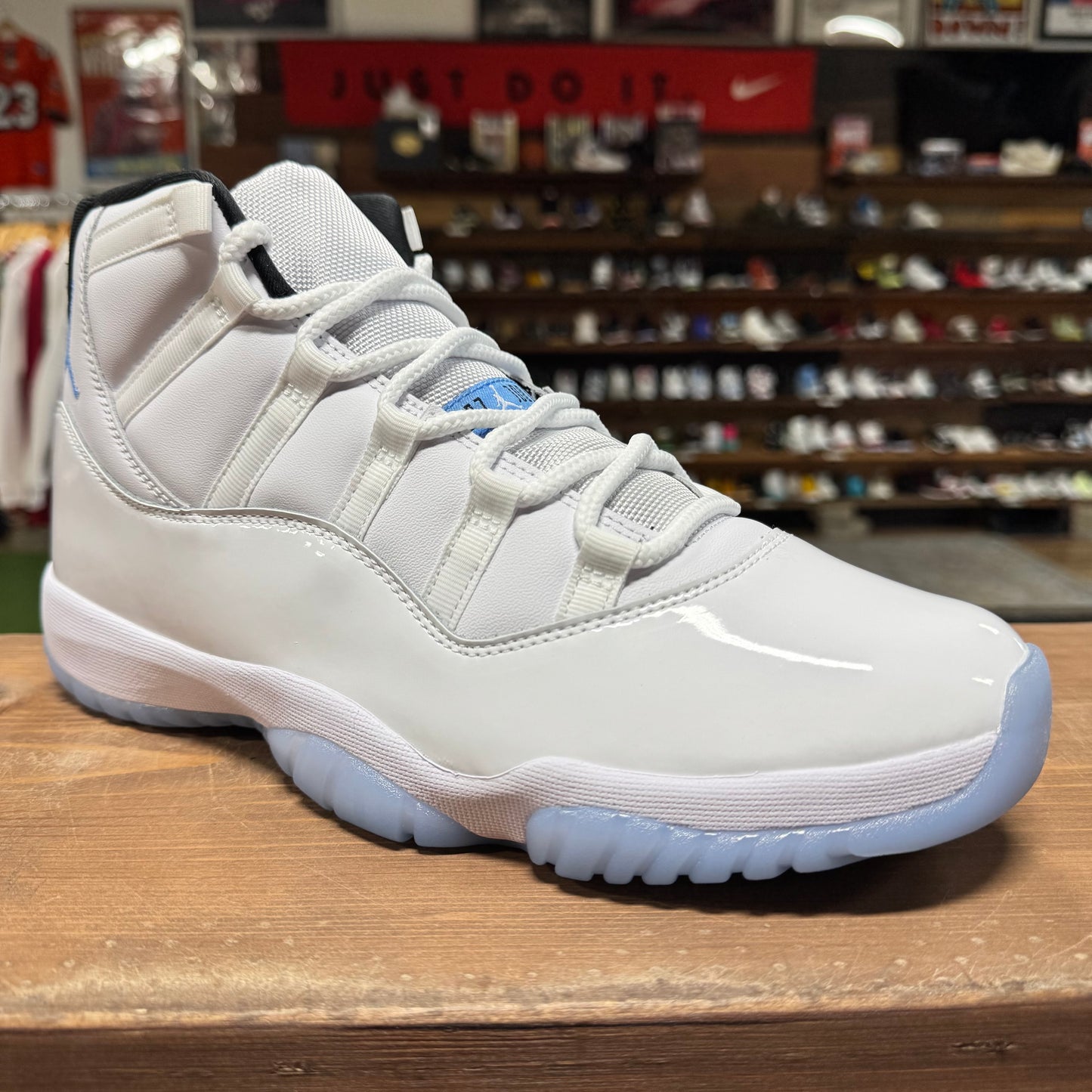 Jordan 11 'Legend Blue' Size 11 (DS)