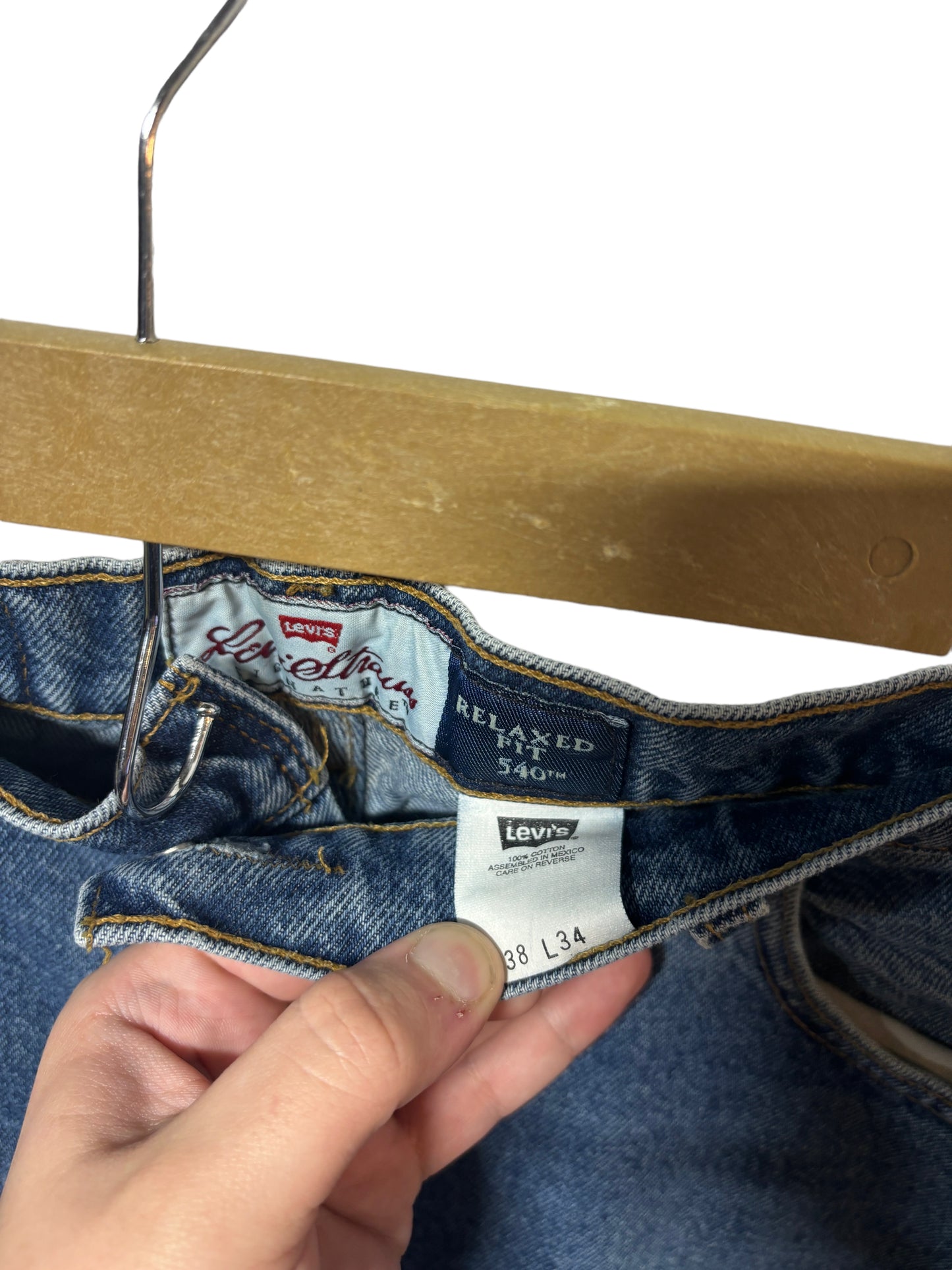 Vintage Levi Relaxed Fit 540 Orange Tab Medium Wash Denim Jeans Size 38x34