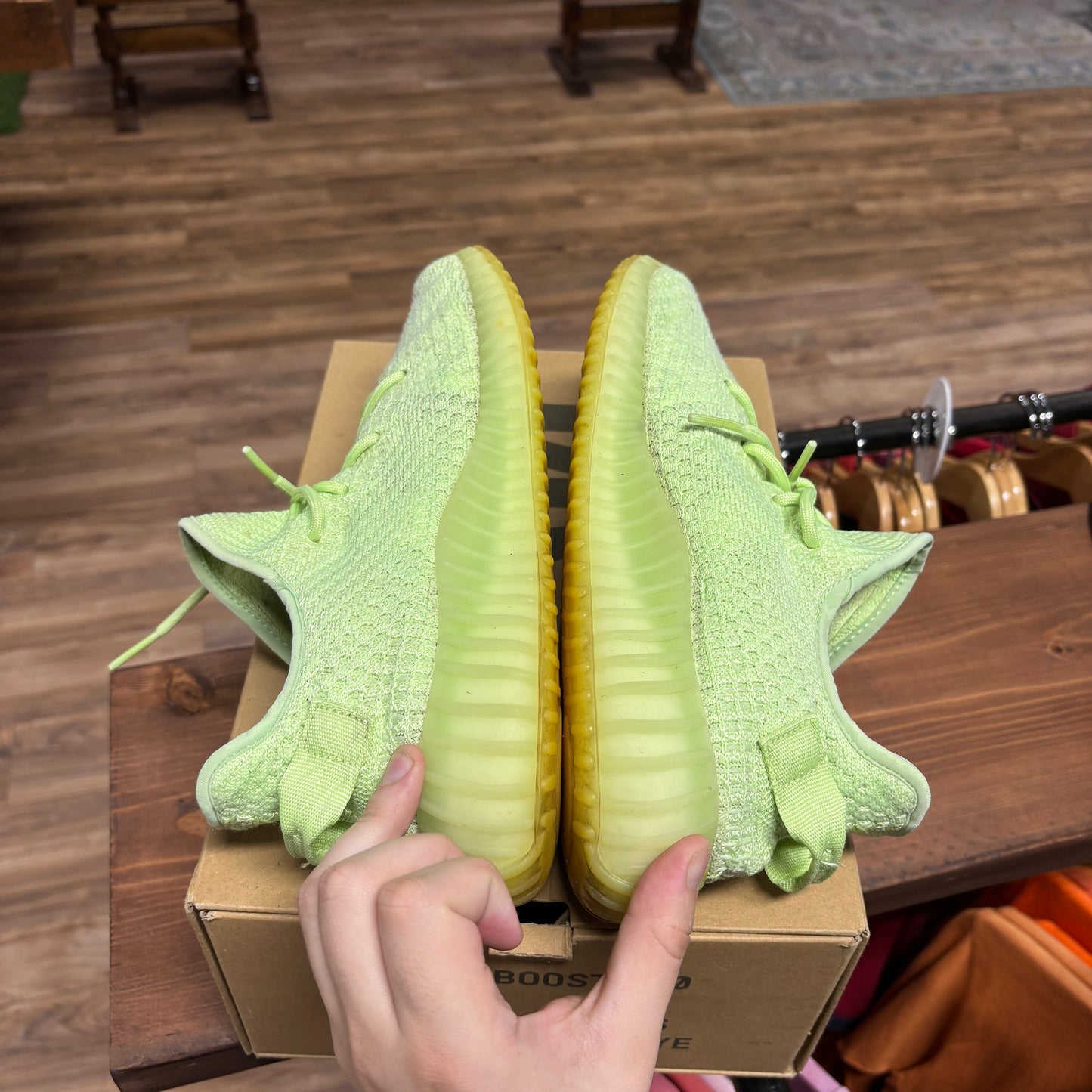 Yeezy 350 v2 'Glow' Size 9.5