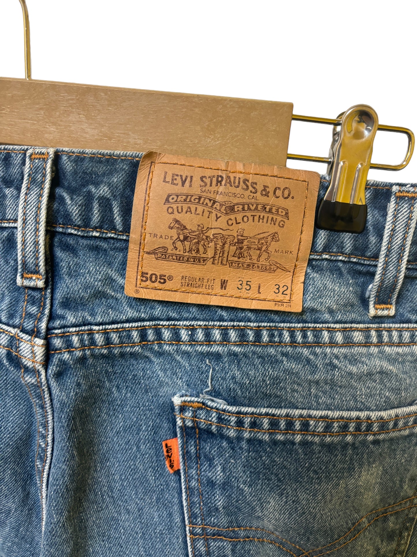 Vintage Levi 550 Orange Tab Made in USA Medium Wash Denim Jeans Size 33x30