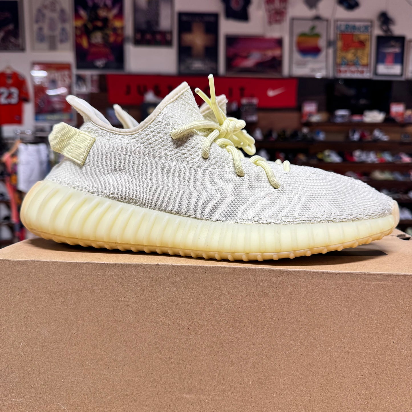 Yeezy 350 v2 'Butter' Size 9.5