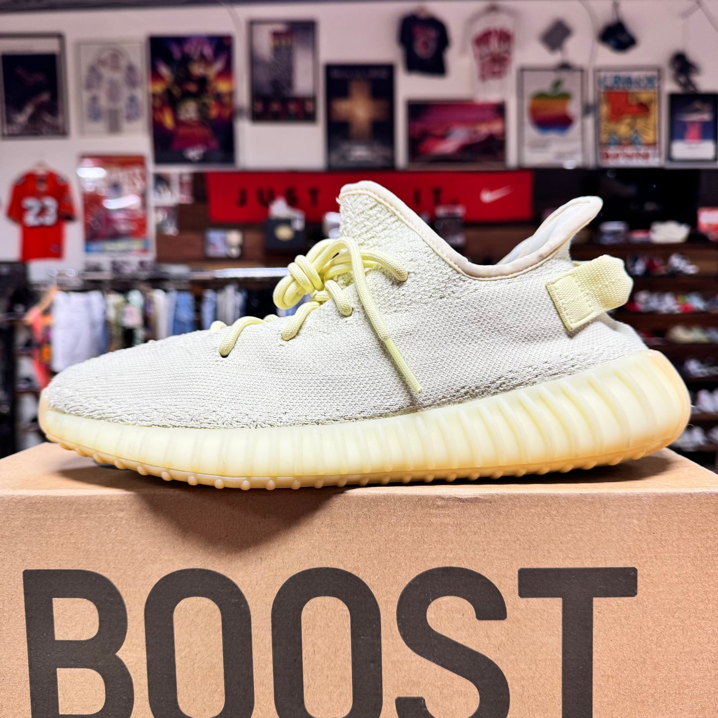 Yeezy 350 v2 'Butter' Size 9.5
