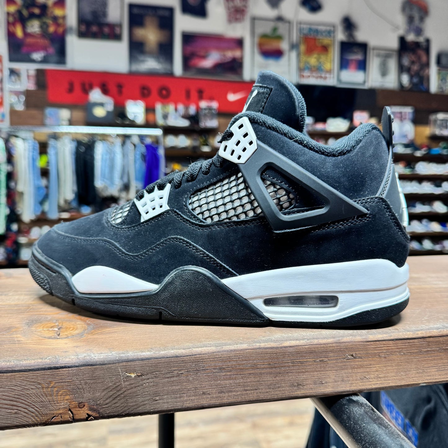 Jordan 4 'White Thunder' Size 8