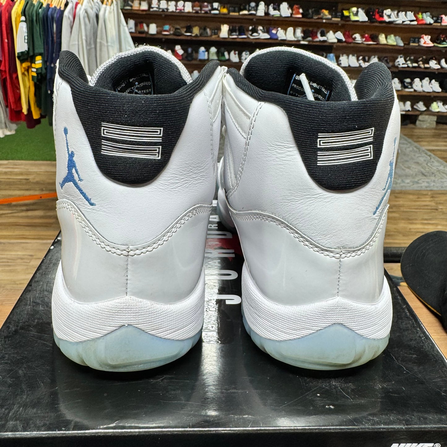 Jordan 11 'Legend Blue' Size 9.5