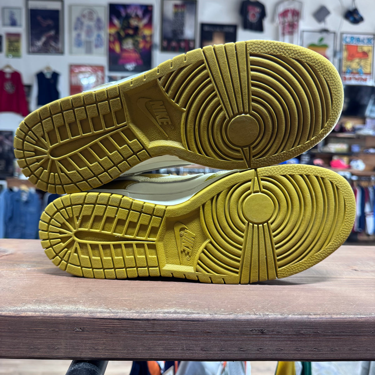 Nike Dunk Low 'Bronzine' Size 9.5