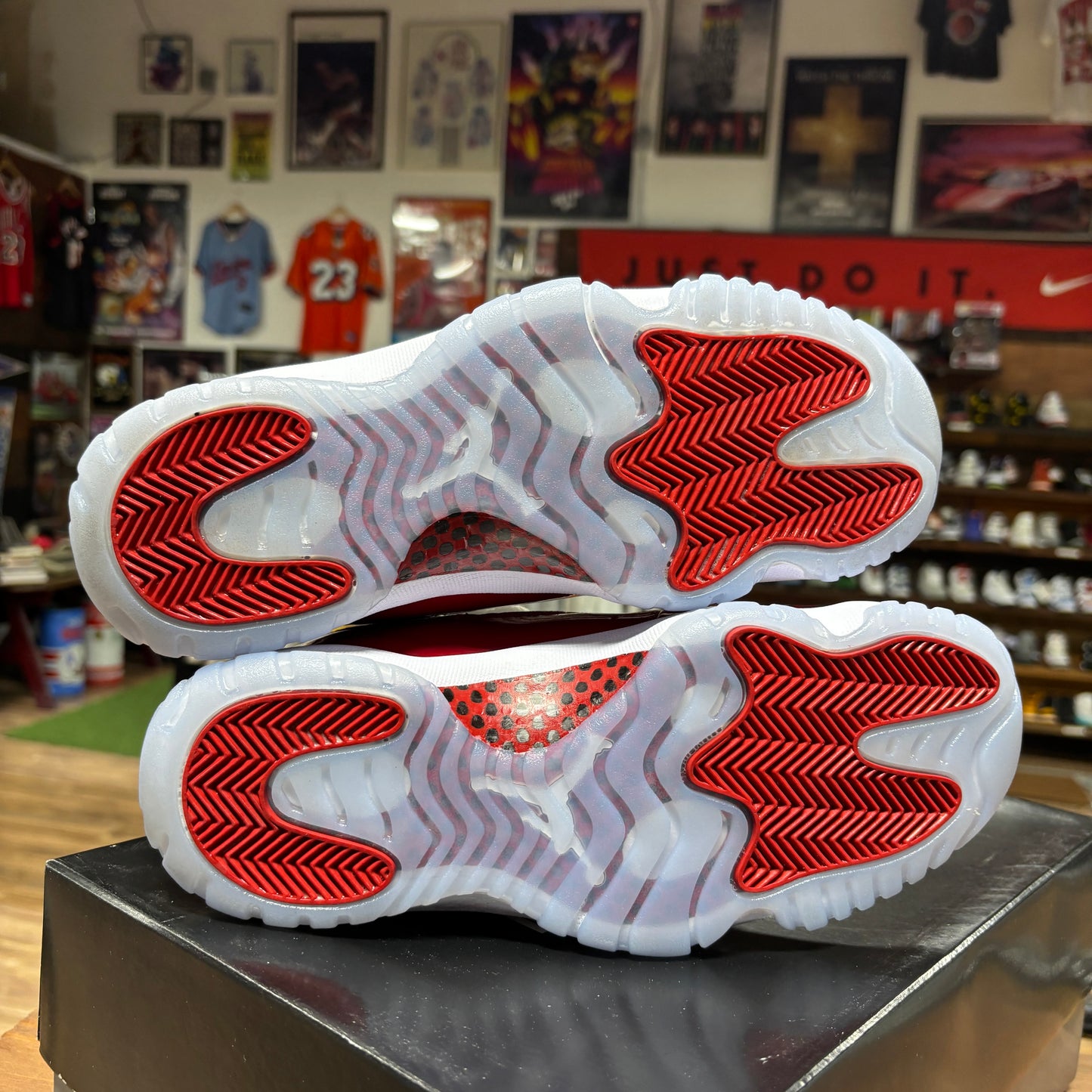 Jordan 11 'Cherry' Size 8