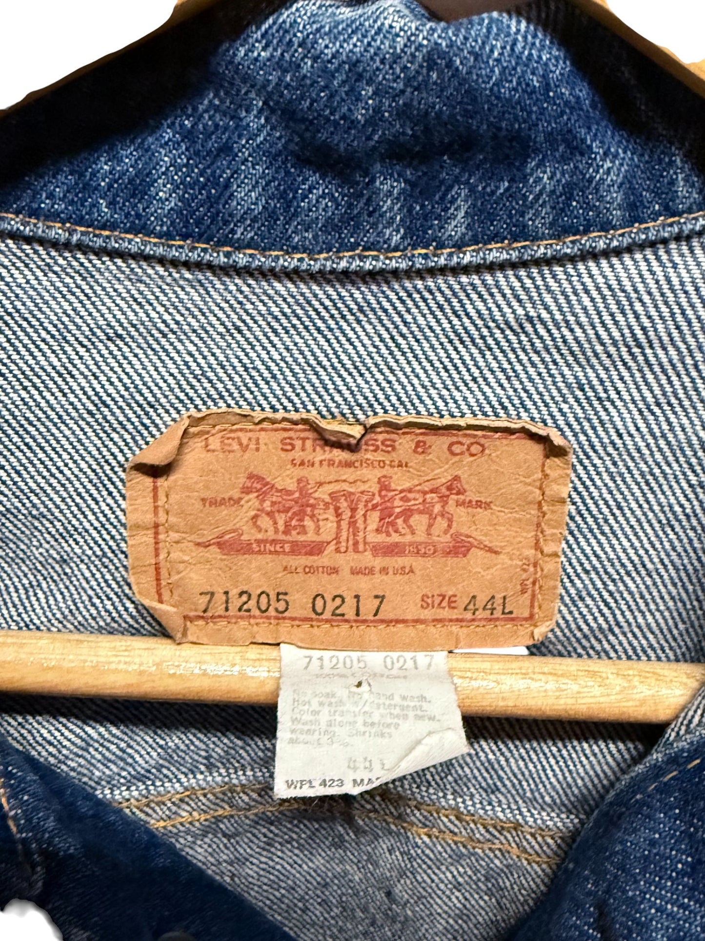 Vintage Levi's Denim Made in USA Trucker Jacket Size 44L