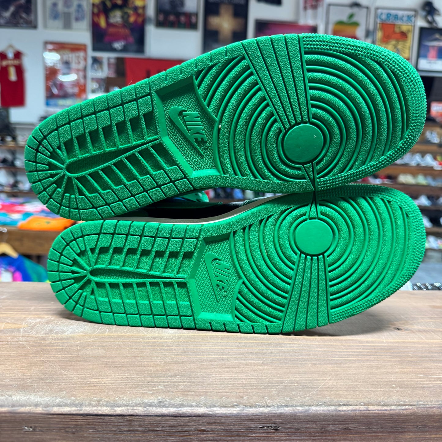 Jordan 1 Mid 'Lucky Green Aquatone' Size 10.5