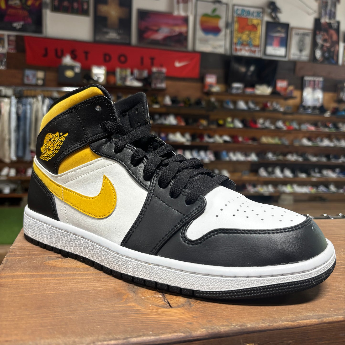 Jordan 1 Mid 'White Pollen Black' Size 10