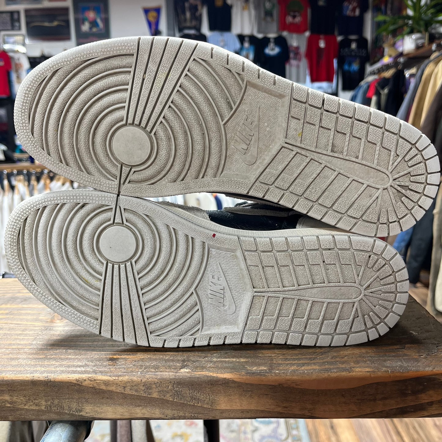 Jordan 1 'Neutral Gray Hyper Crimson' Size 12