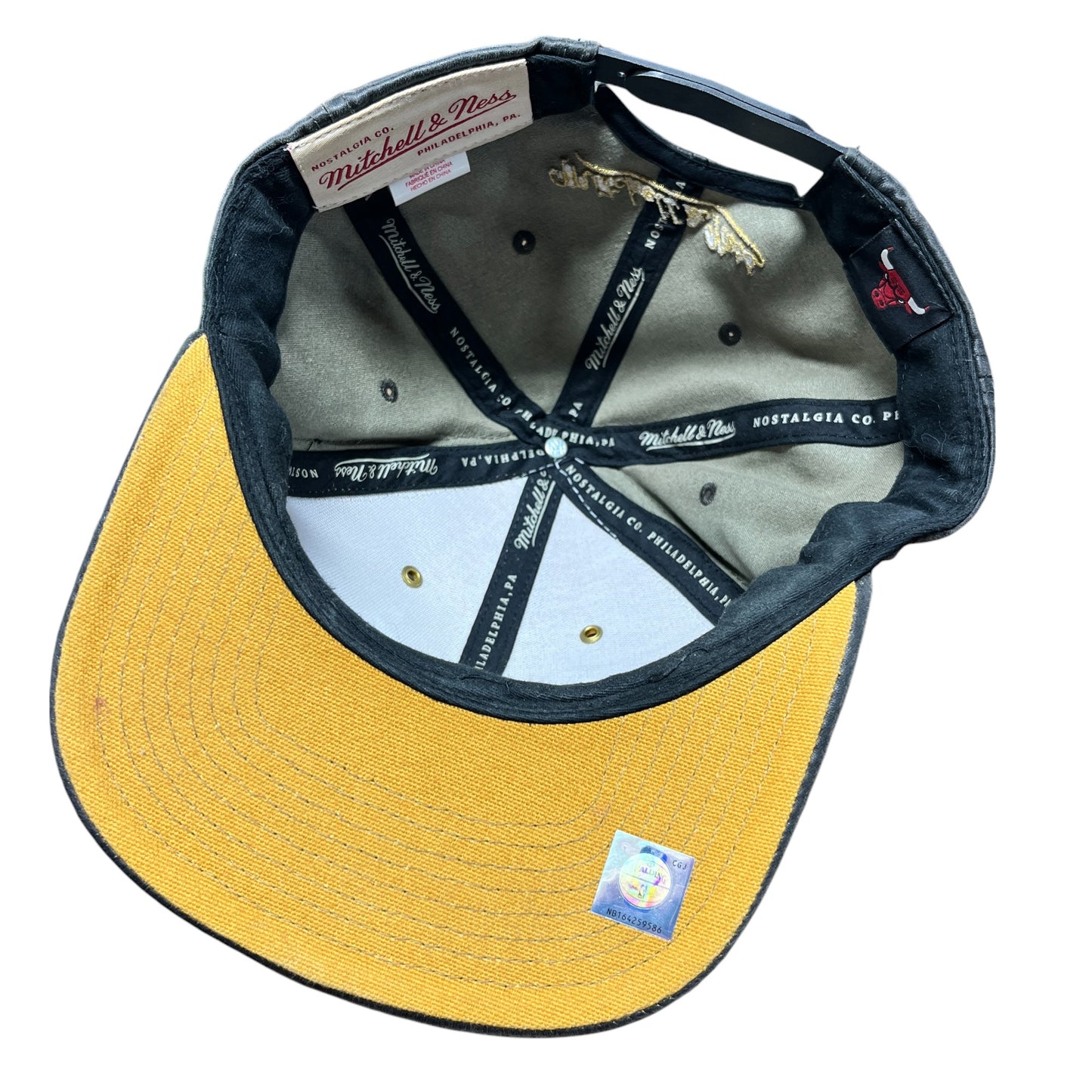 Mitchell & Ness Chicago Bulls Yellow Black Snapback Hat