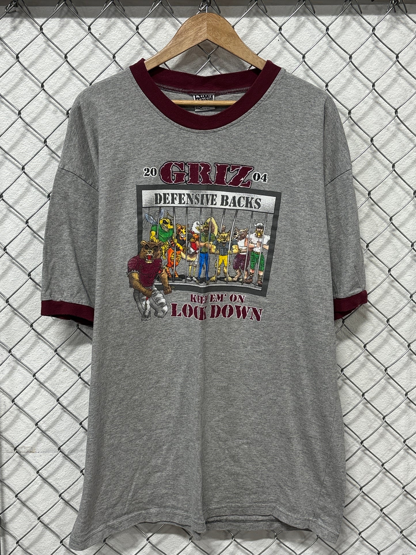Vintage 2004 Montana Grizzlies Defensive Backs Football Tee Size XXL
