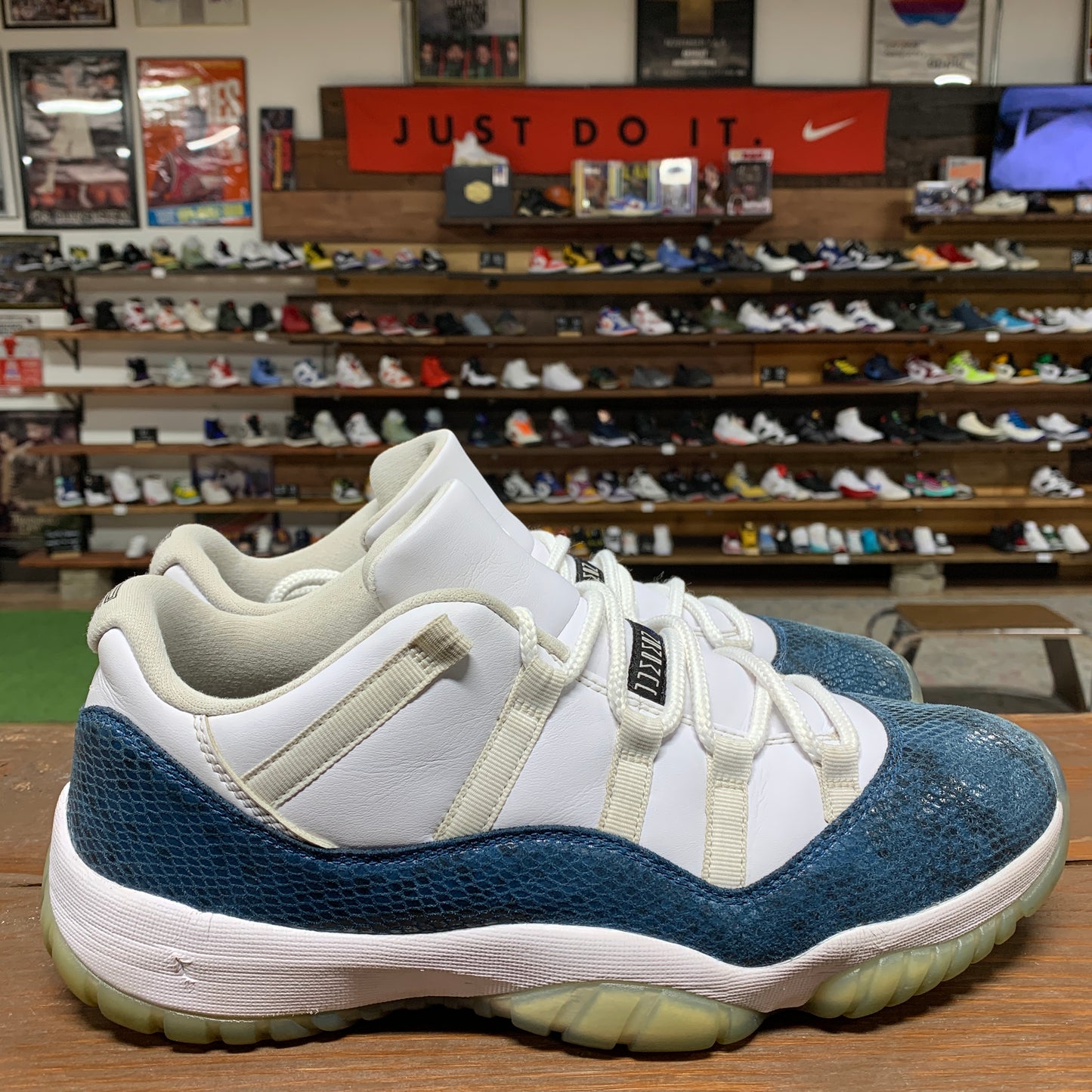 Jordan 11 Low 'Navy Snakeskin' Size 11.5