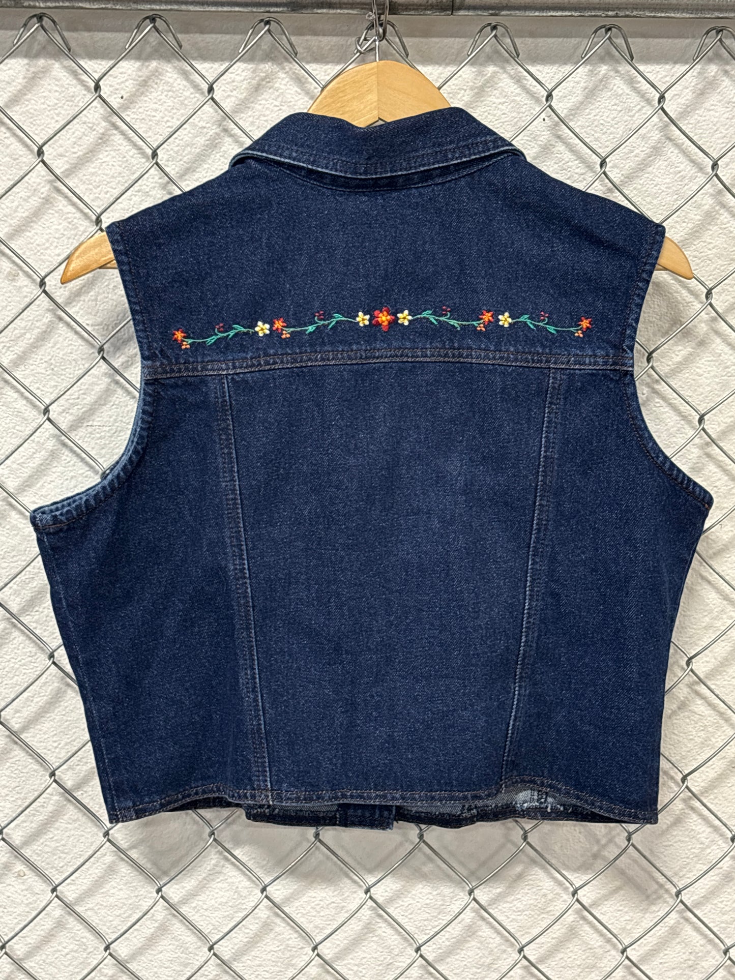 Vintage 90's Women's Rockies Jeanswear Embroidered Denim Vest Size Large