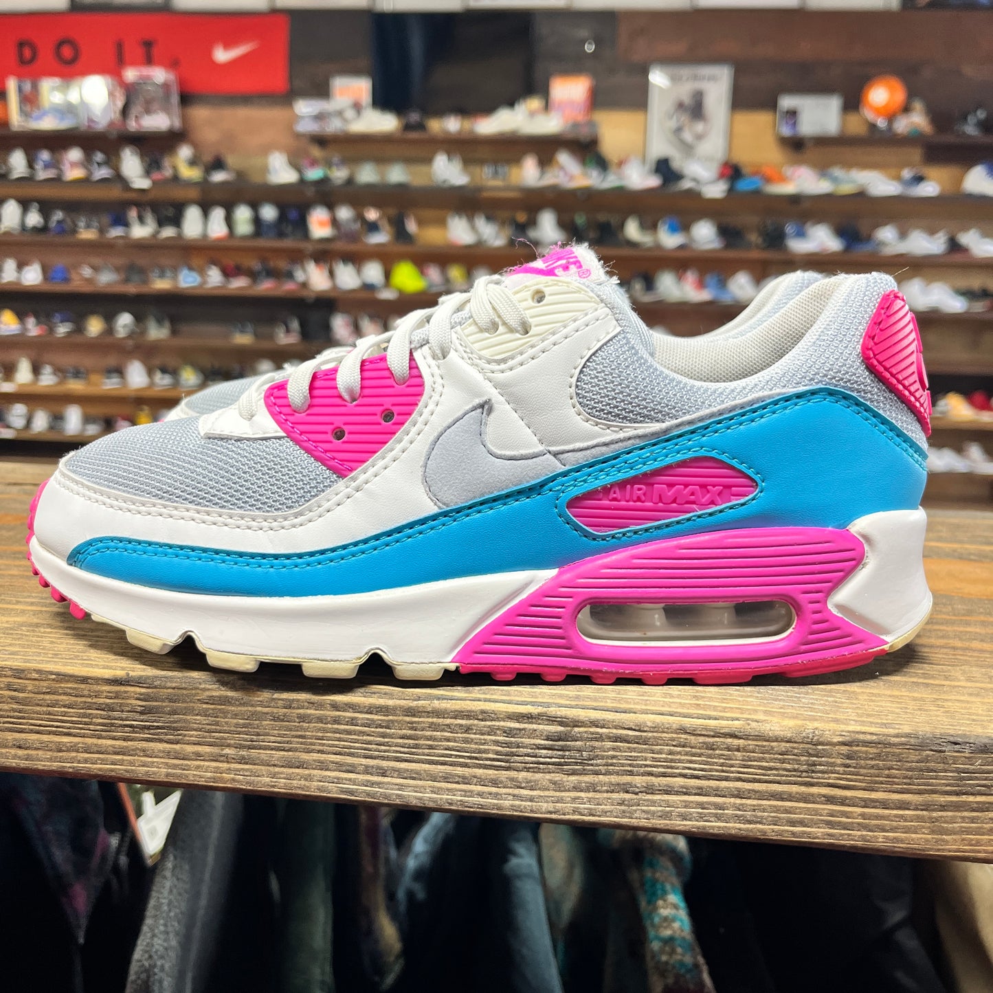 Nike Air Max 90 'Vivid Pink' Size 8.5W/7M