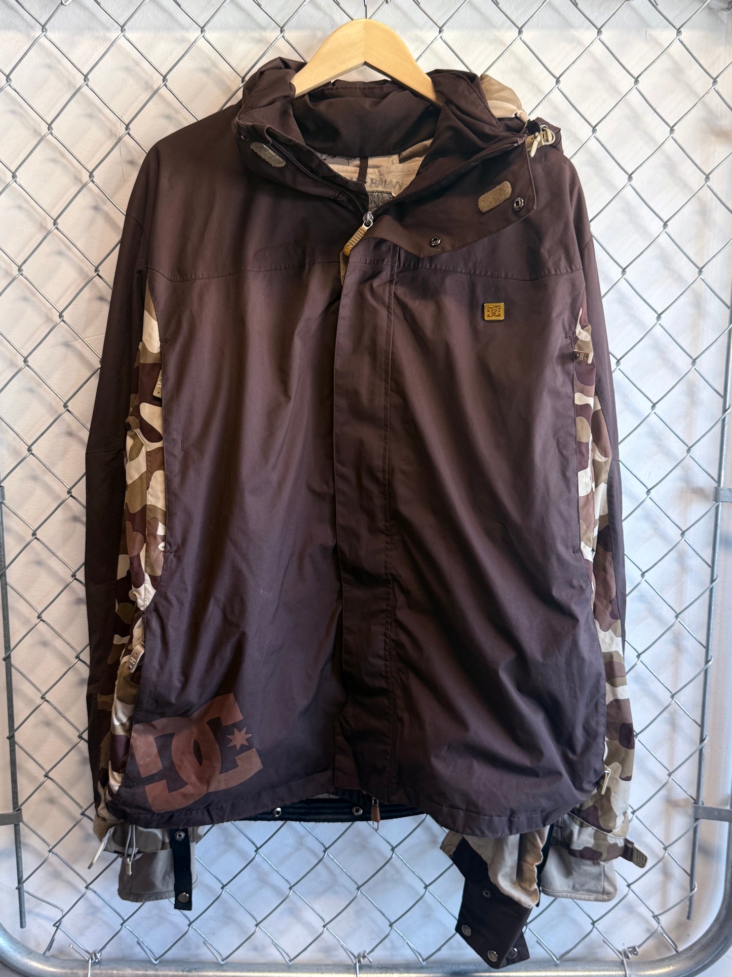Vintage Y2K DC Skateboarding Brown Camo Shell Jacket Size XL