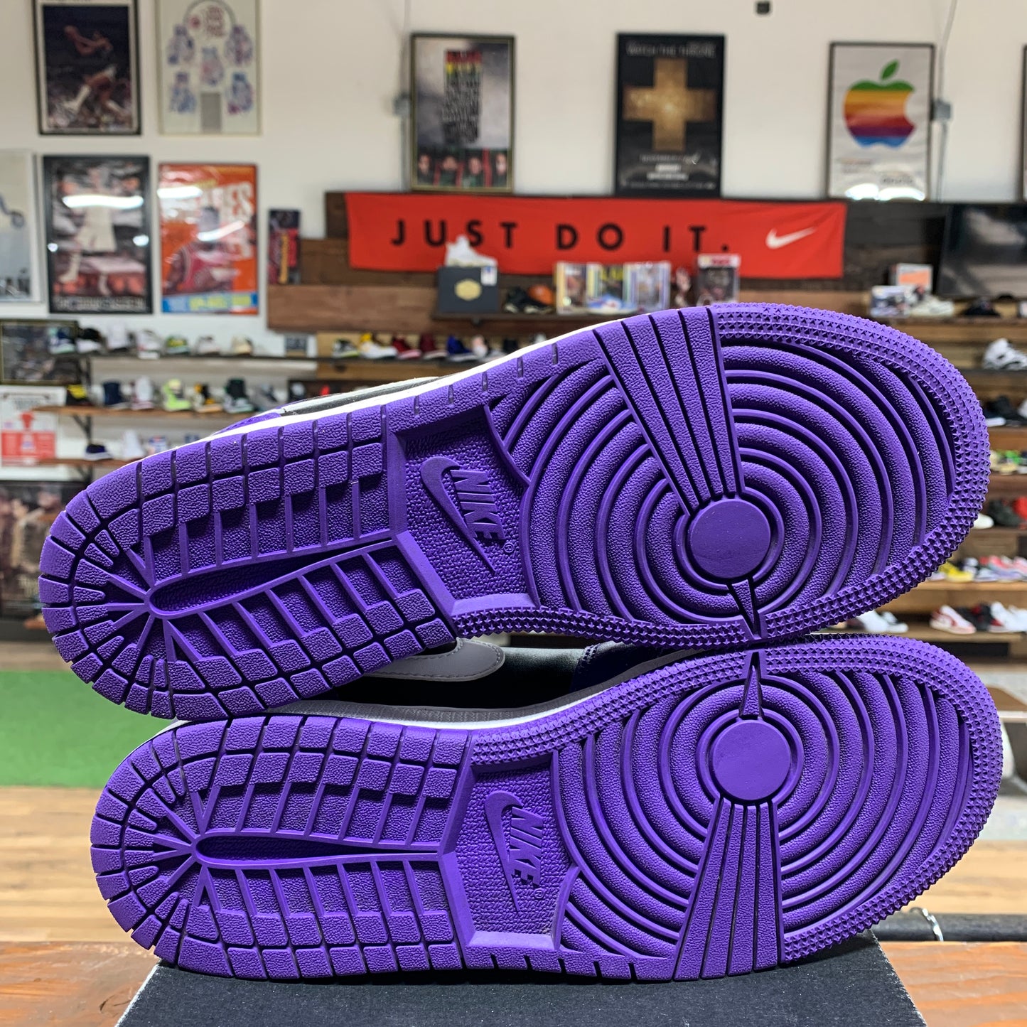 Jordan 1 Low 'Court Purple' Size 6.5Y