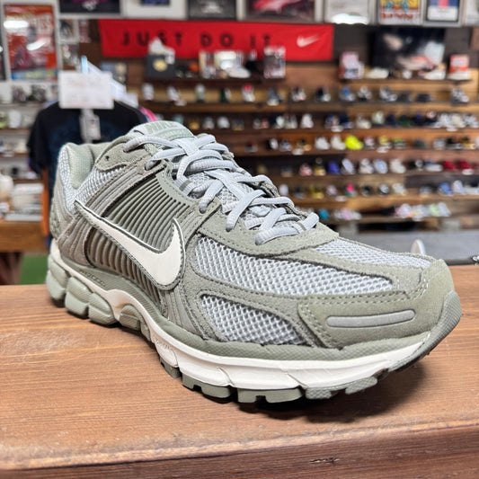 Nike Vomero 5 'Dark Stucco' Size 10 (DS)