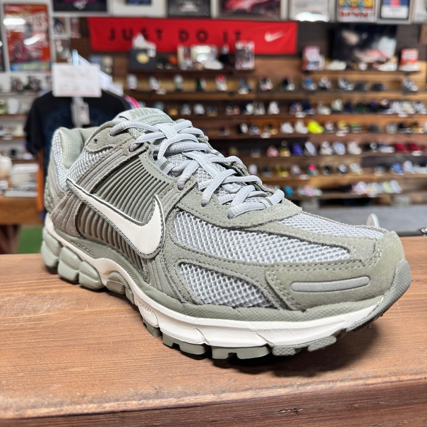 Nike Vomero 5 'Dark Stucco' Size 11 (DS)
