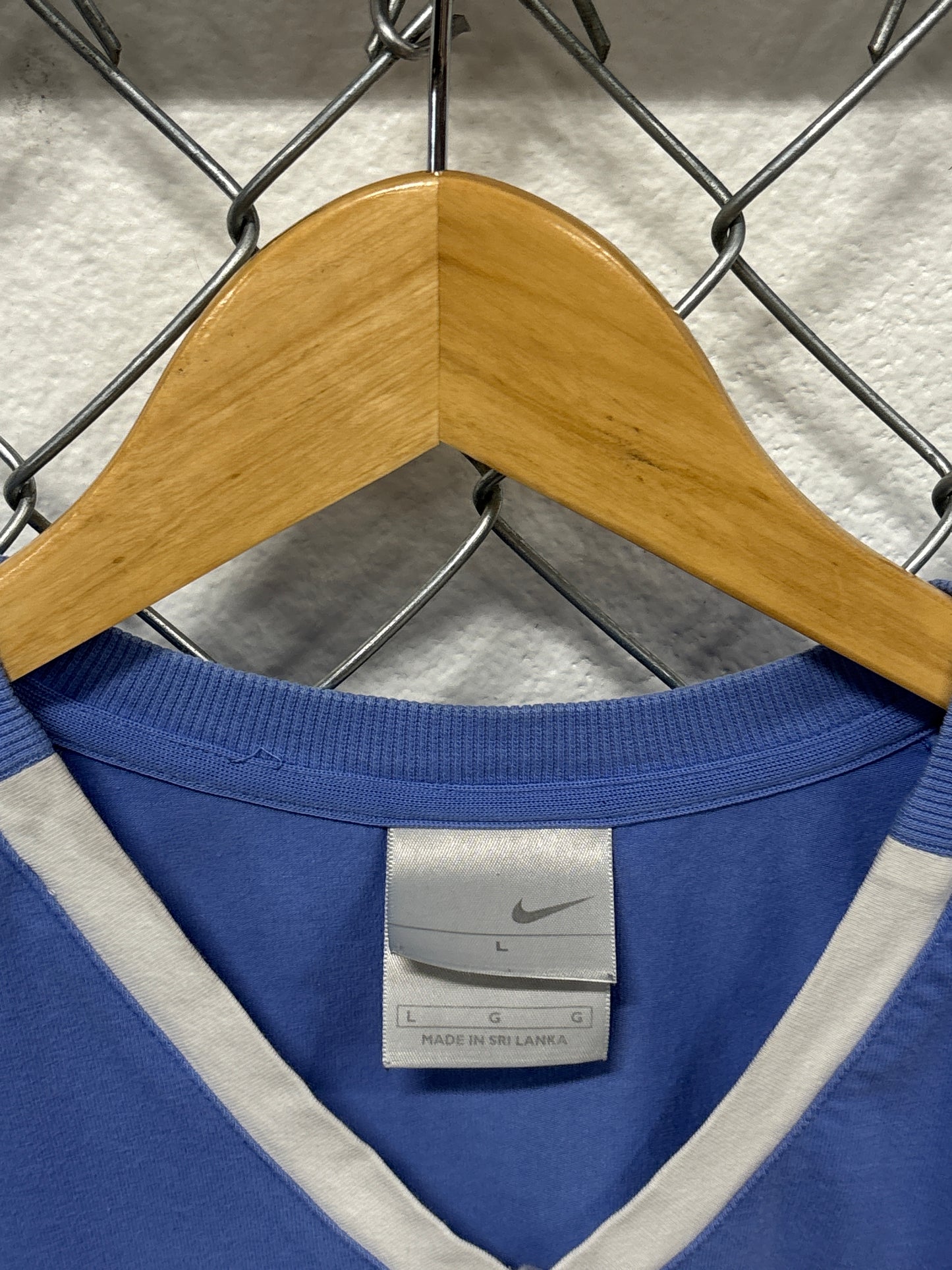 Vintage Y2K Women's Nike Spellout V Neck Tee Size Large