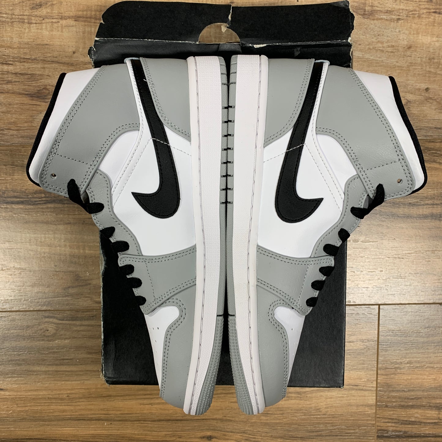 Jordan 1 Mid 'Light Smoke Grey' Size 8.5