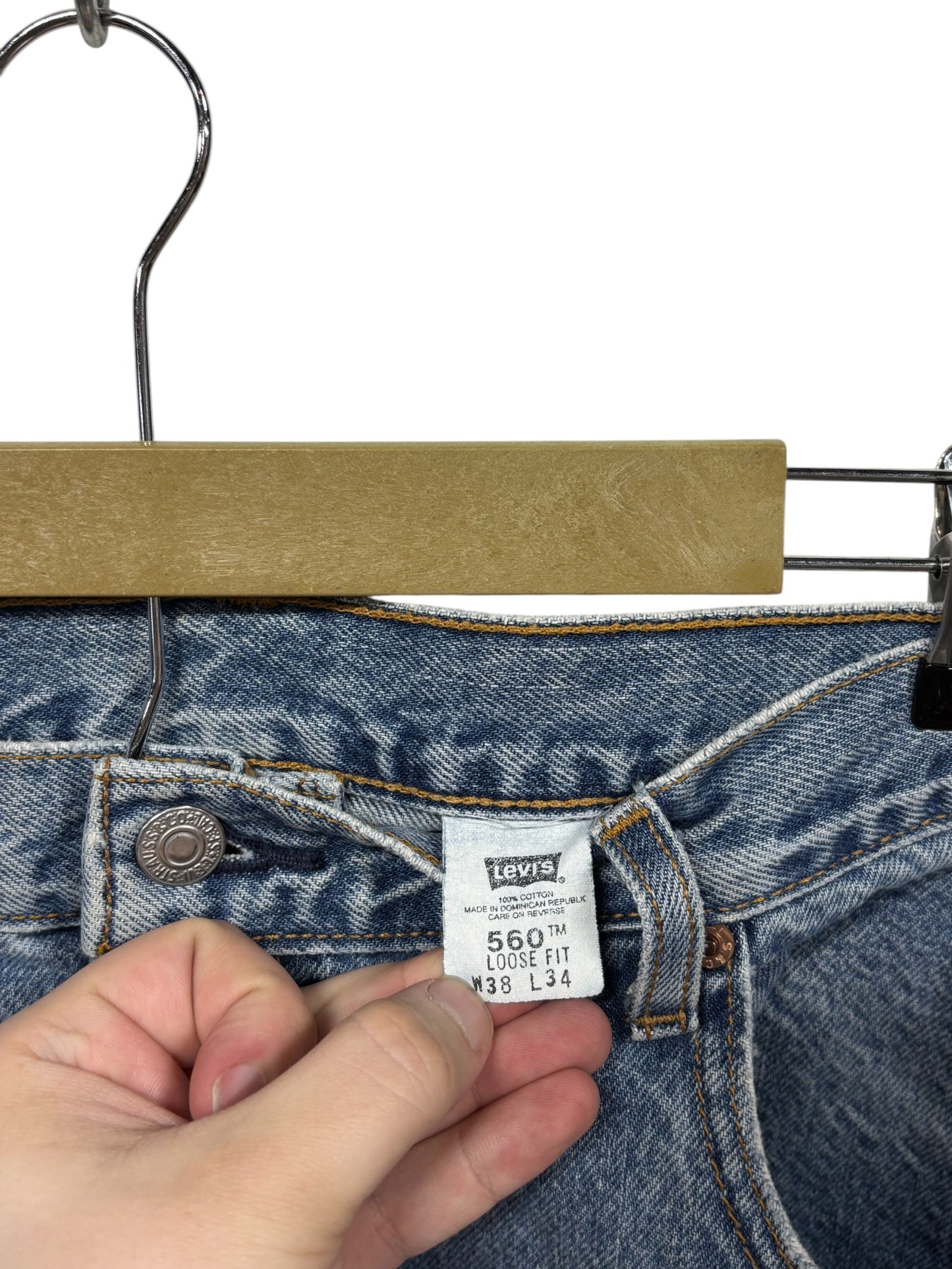 Vintage Levi's 560 Loose Fit Light Wash Denim Jeans Size 37x33