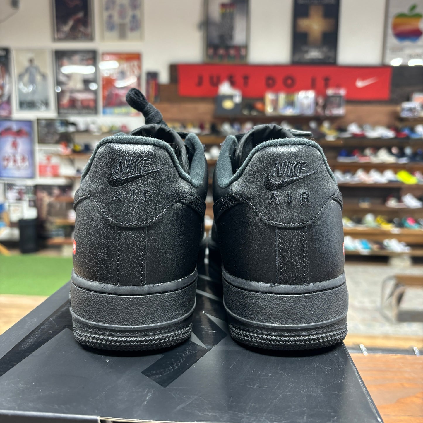 Nike AF1 Low 'Supreme Triple Black' Size 8