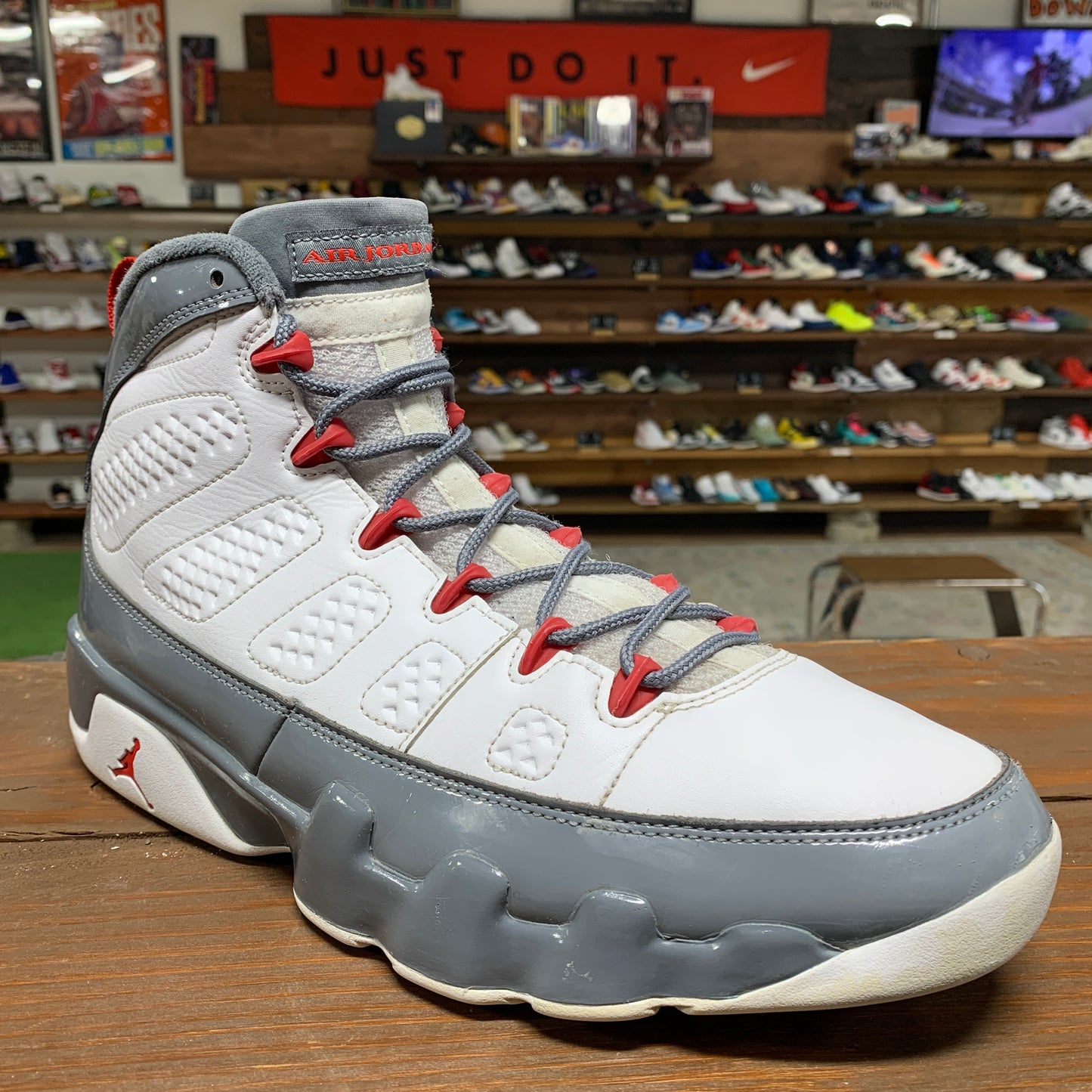 Jordan 9 'Fire Red' Size 11.5