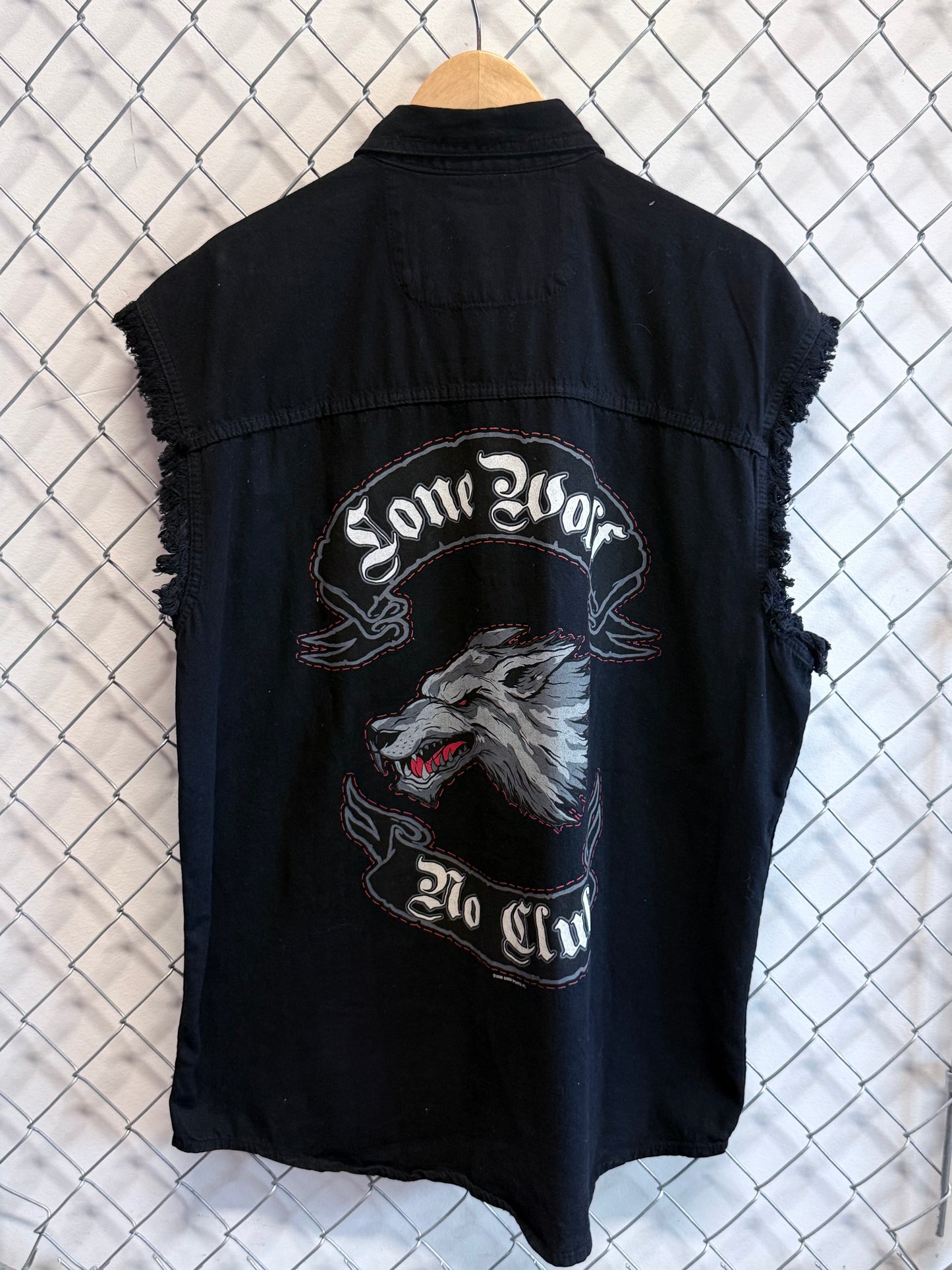 Vintage Y2K Lone Wolf Biker Cutoff Button Up Shirt Size Large