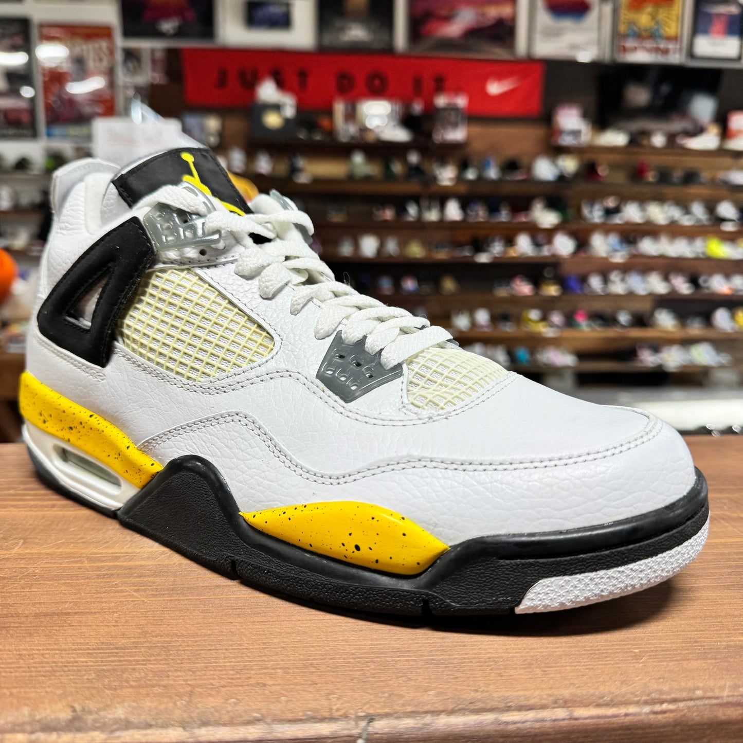 Jordan 4 'Tour Yellow / Rare Air (2006)' Size 9 (DS)