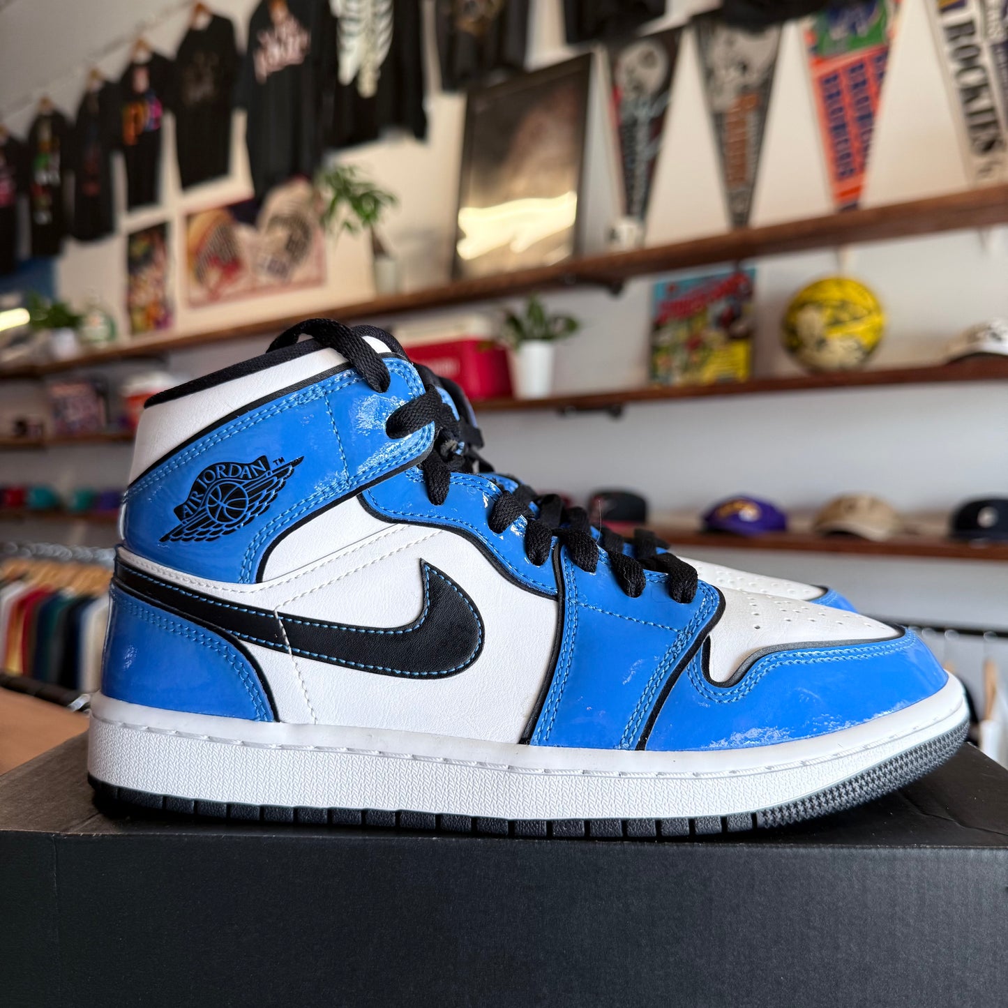 Jordan 1 Mid 'Signal Blue' Size 7