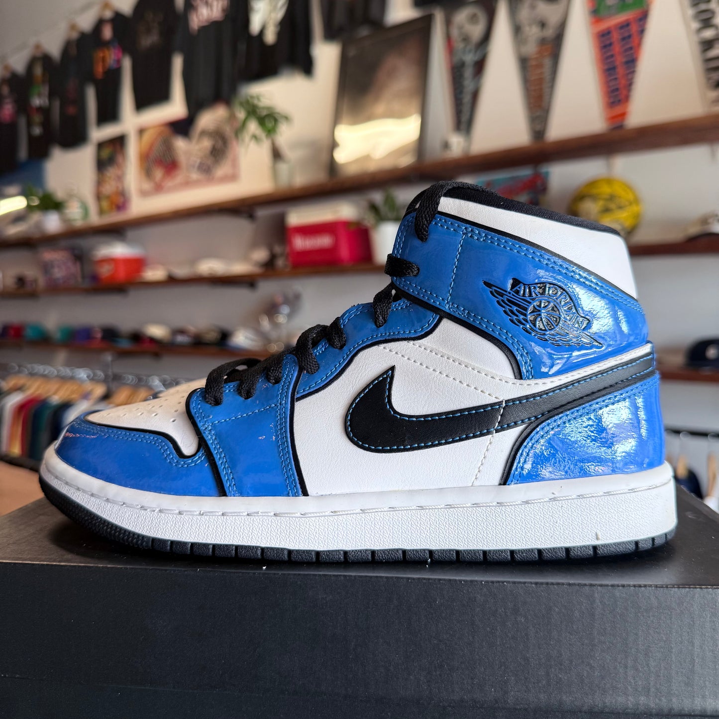 Jordan 1 Mid 'Signal Blue' Size 7
