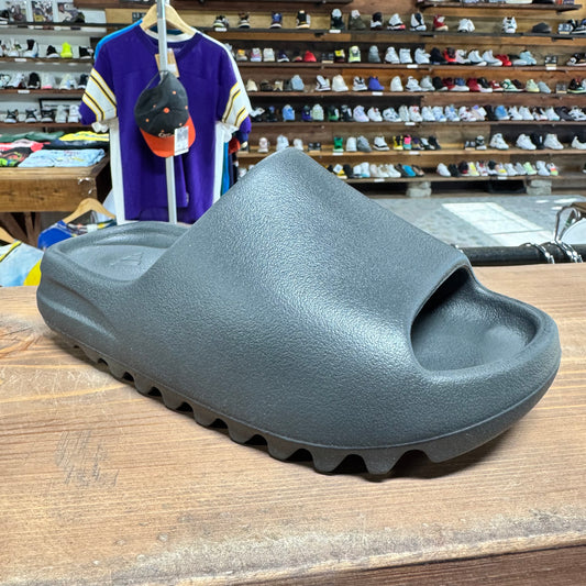 Yeezy Slide 'Onyx' Size 4 (DS)