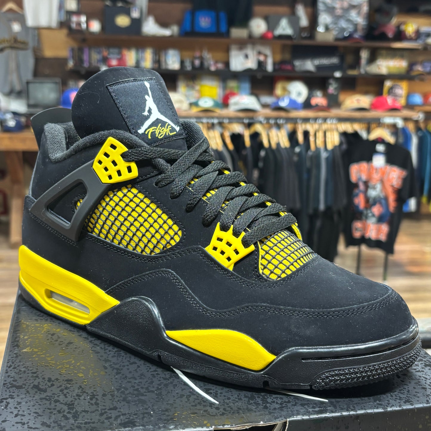 Jordan 4 'Thunder' Size 11.5