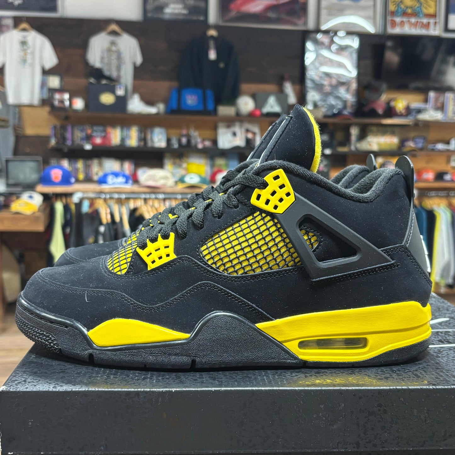 Jordan 4 'Thunder' Size 11.5