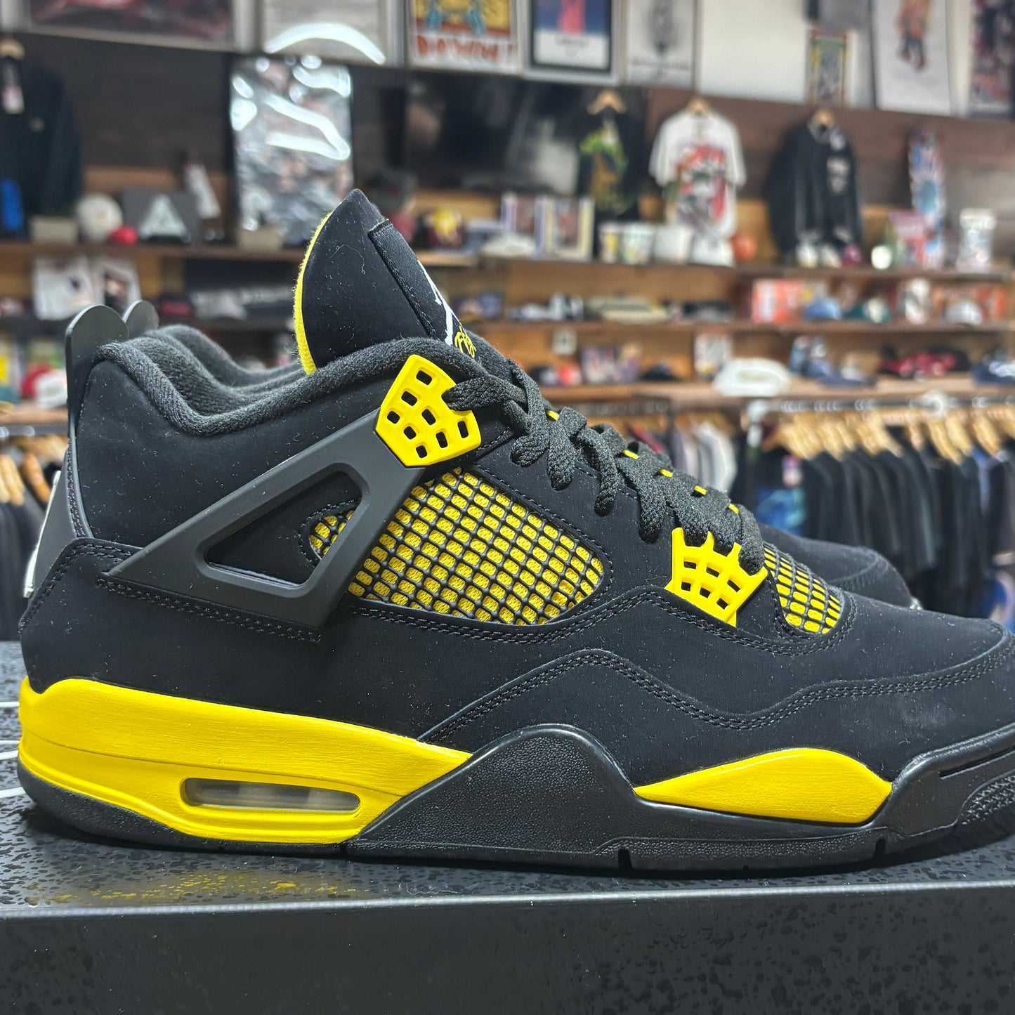 Jordan 4 'Thunder' Size 11.5