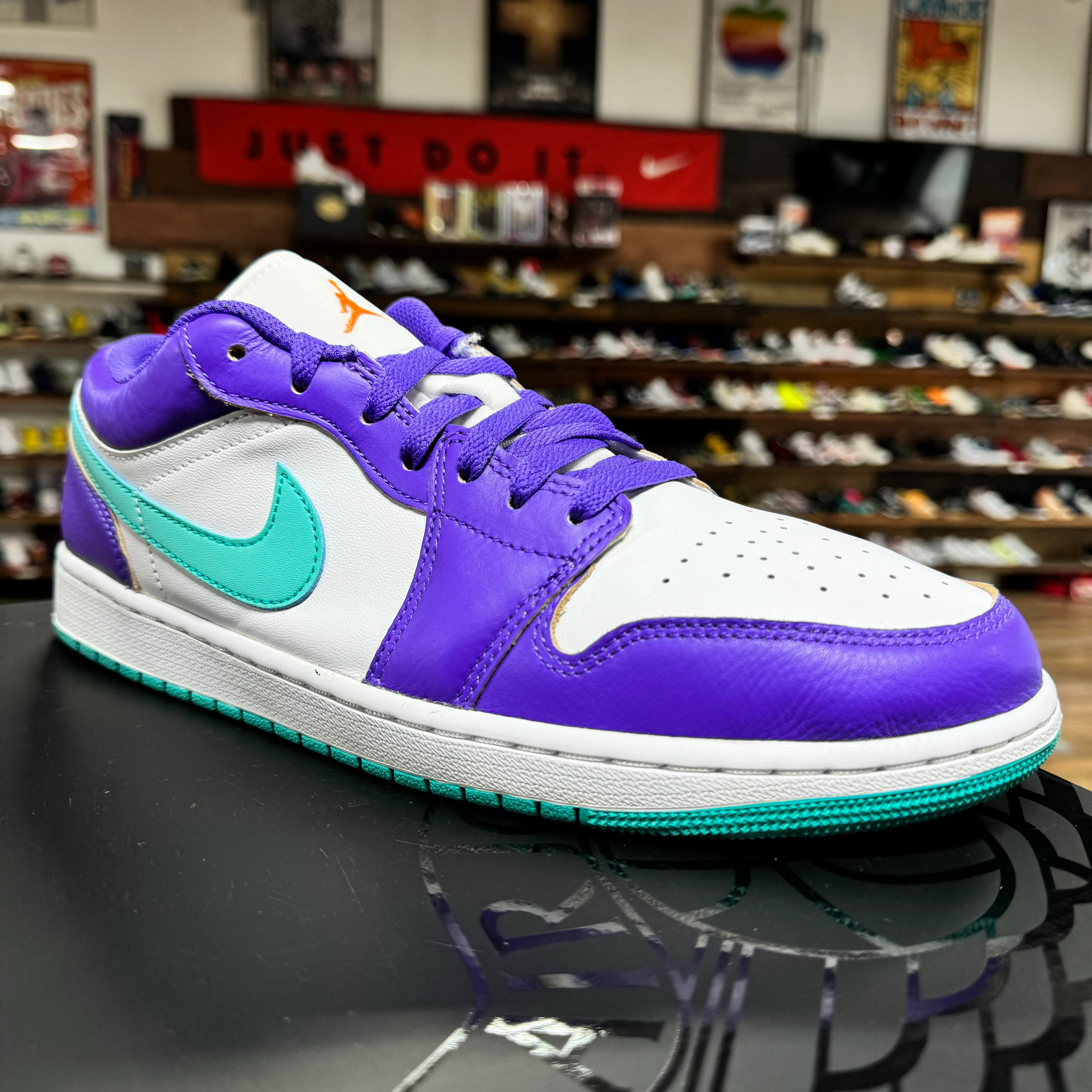 Aj1 hornets online