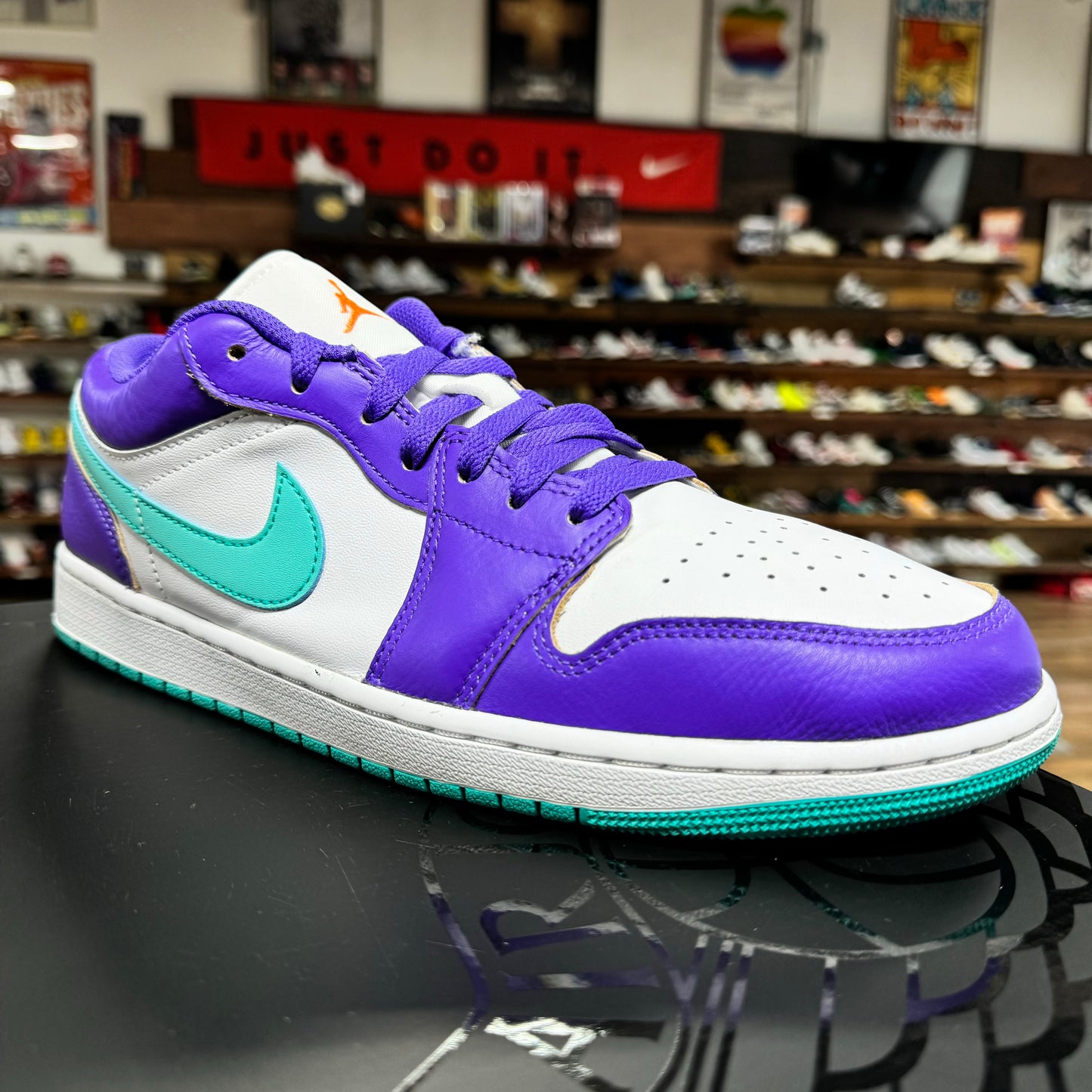 Jordan 1 Low 'Hornets' Size 11