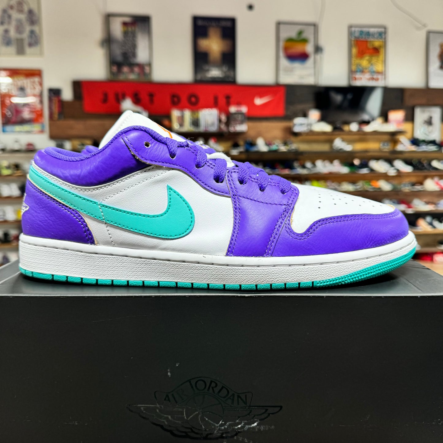 Jordan 1 Low 'Hornets' Size 11