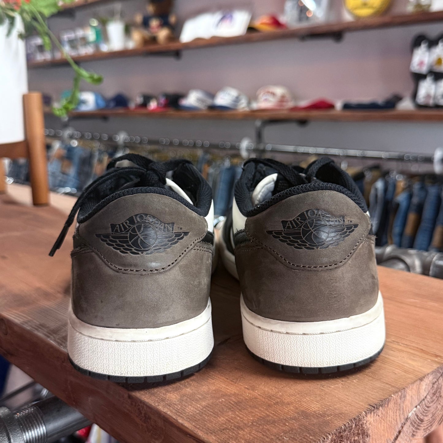 Jordan 1 Low 'Mocha' Size 11.5
